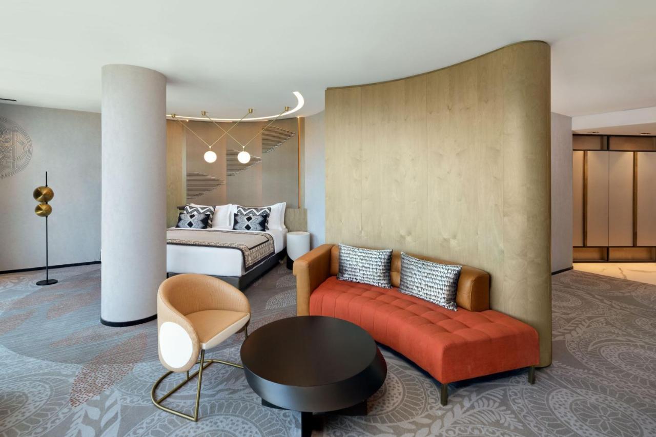 Paragraph Freedom Square, A Luxury Collection Hotel, Tbilisi ภายนอก รูปภาพ